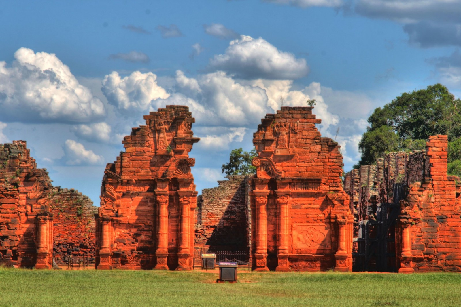 Paisaje de Misiones con las ruinas de San Ignacio